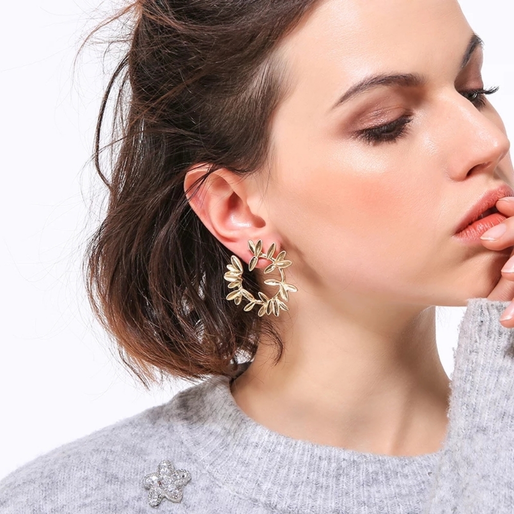 Golden Wreath Stud Earrings